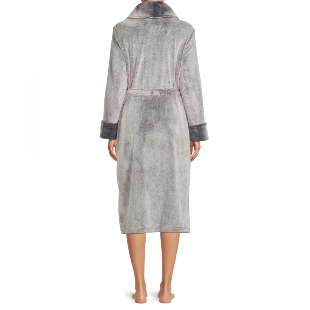 NWT Secret Treasures Superminky Sleep Robe